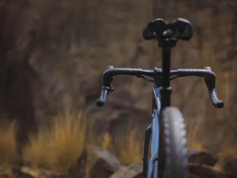 Giant Revolt Advanced 1 Gravel Bike in Blue Ashes-10