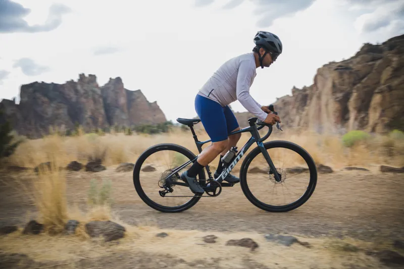 Giant Revolt Advanced 1 Gravel Bike in Blue Ashes-8
